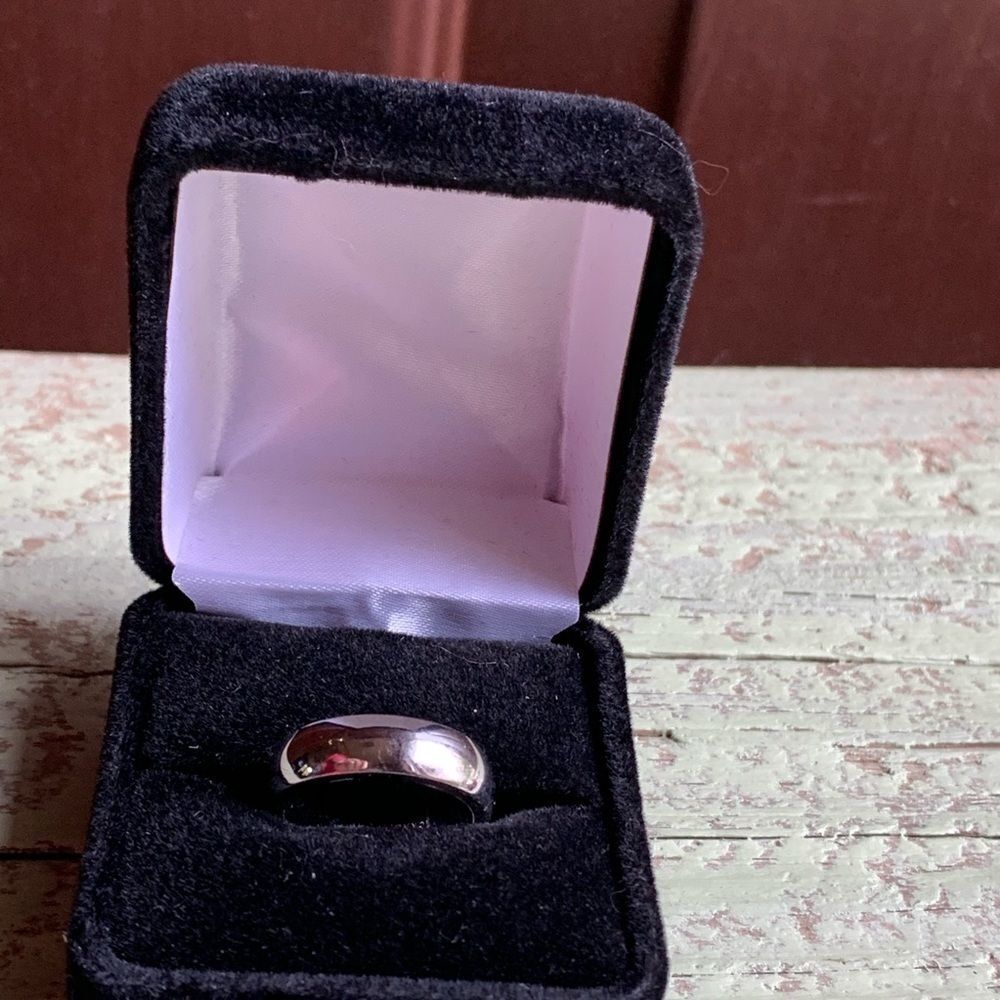 band stamped 18 KRGB